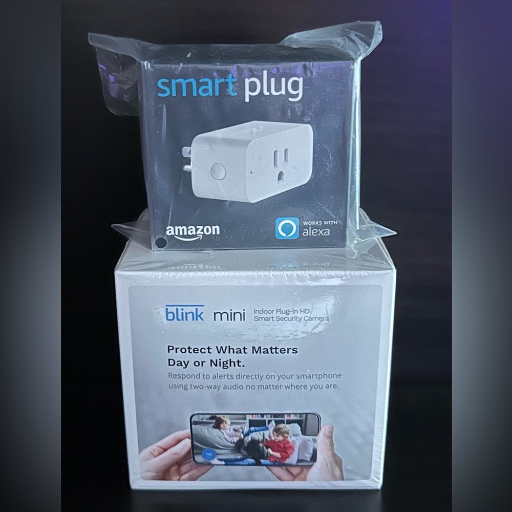 Amazon Blink Mini Indoor Plug In HD Smart Security Camera with Smart Plug - Picture 3 of 3
